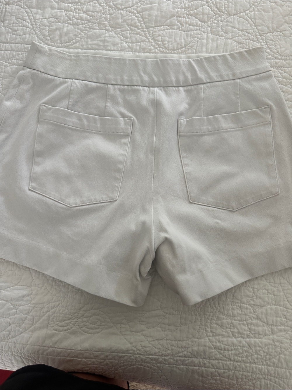 SPANX White High-Waist Pull-On Stretch Shorts - Picture 2 of 3